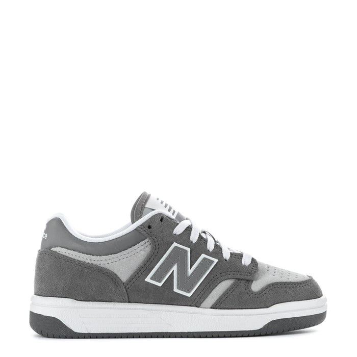Kids' wide sneakers in dark gray suede with white laces and New Balance logo
