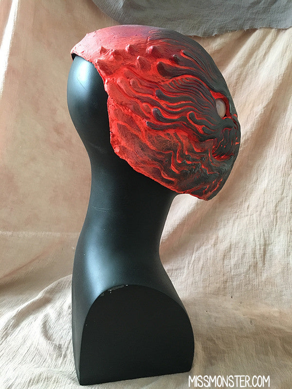 DUNKLEBEEST LAVA- FINISHED MASK