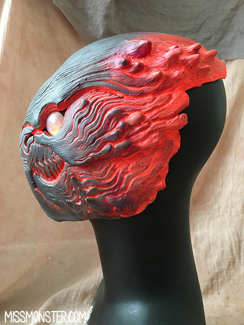 DUNKLEBEEST LAVA- FINISHED MASK