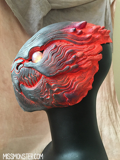 DUNKLEBEEST LAVA- FINISHED MASK