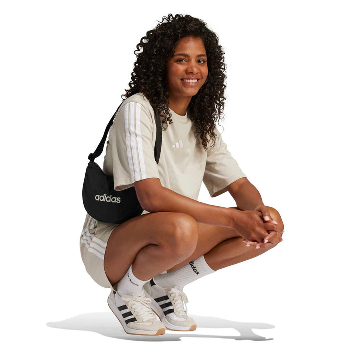 Women’s loose short-sleeve t-shirt in light cream with 3-stripe sleeve detail and adidas logo