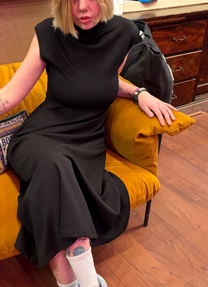 Entro everyday dress, casual women's dress in soft fabric with a relaxed fit, ideal for daily wear and comfort.