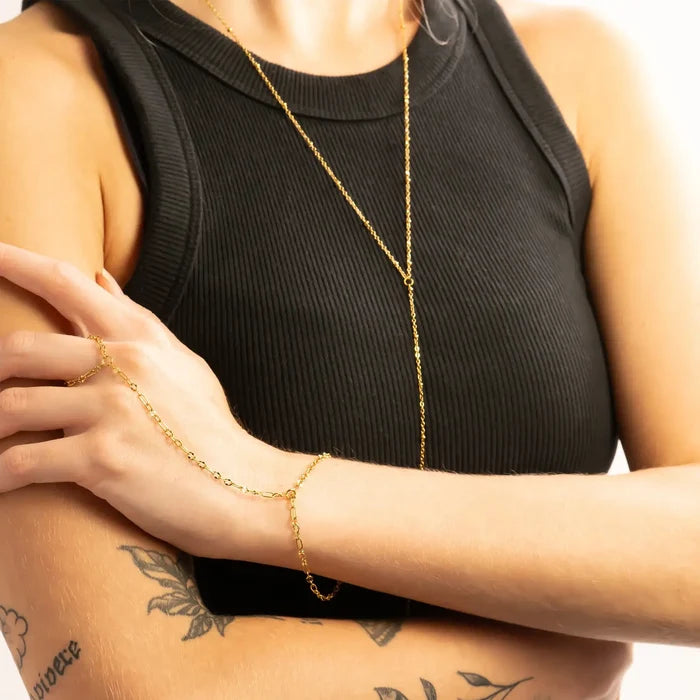 Golden Kiss Smooth Lip Hand Chain – 18K Gold Plated, Water & Tarnish Resistant