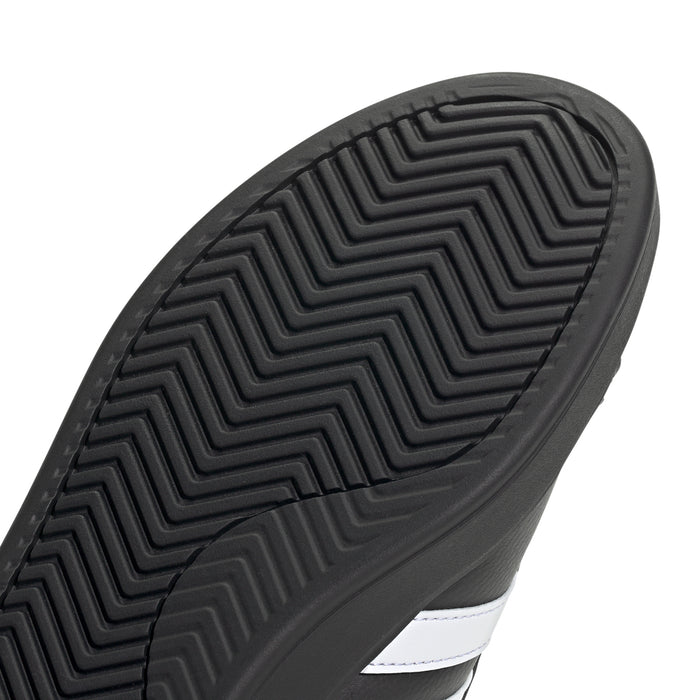 Black outsole tread with zigzag channels for traction