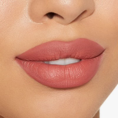 KYLIE JENNER Matte Lipstick & Lip Liner مجموعة أحمر الشفاه من كايلي جينير