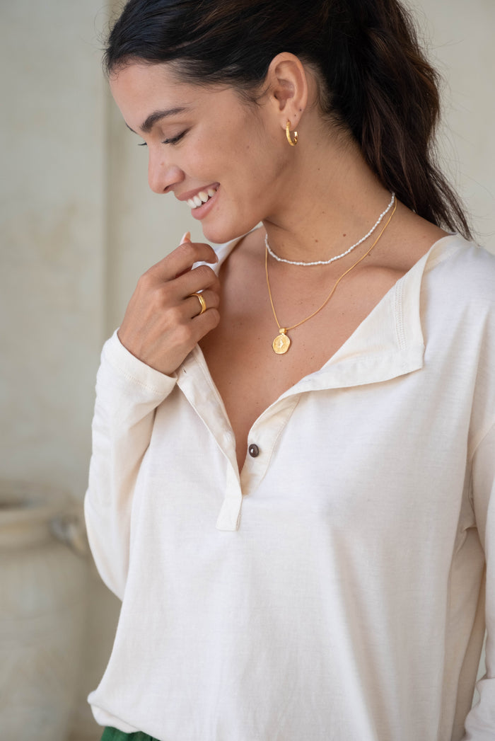 ORGANIC COTTON HARVEY HENLEY - Macadamia