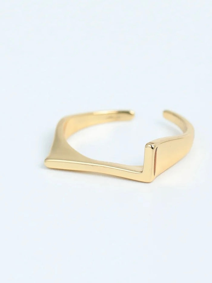 L / Gold