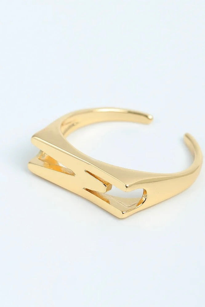 M / Gold