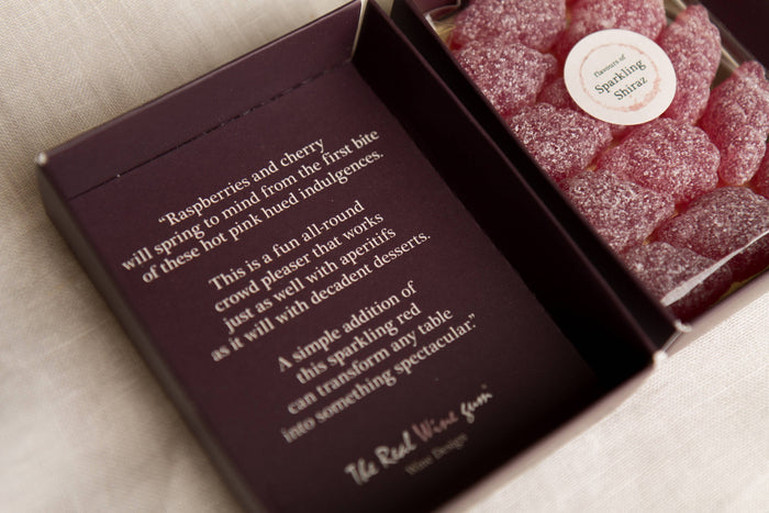 VINOOS Sparkling Red Delights in a single gift box, vegan-friendly gourmet grape treats with a sparkling red appearance.