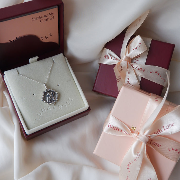 St Benedict in packaging luna and rose