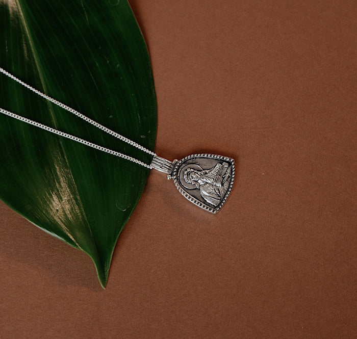 St cecilia pendant silver photo on green leaf
