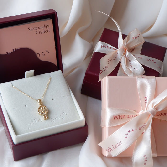 S valentine in Packaging Luna  and Rose