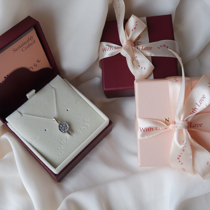 St Valentine pendant silver in packaging luna and rose