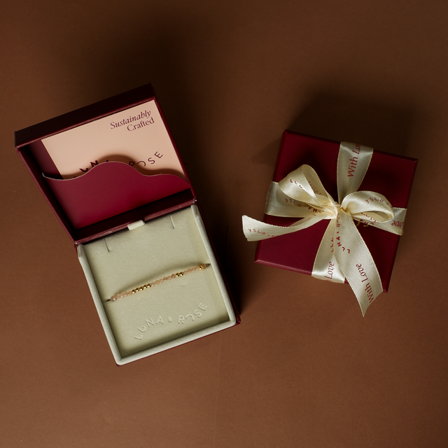 The Billy Blush Bracelet Gold in Packaging Luna and Rose