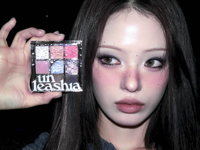 UNLEASHIA - Glitterpedia Eye Palette NO.8 All of Dancing Swan