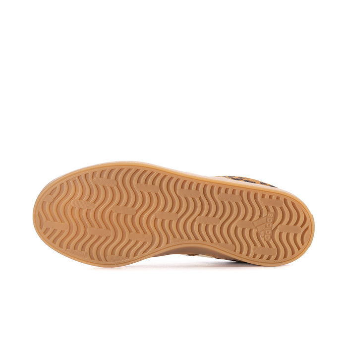 Gum rubber outsole for leopard print low-top sneakers