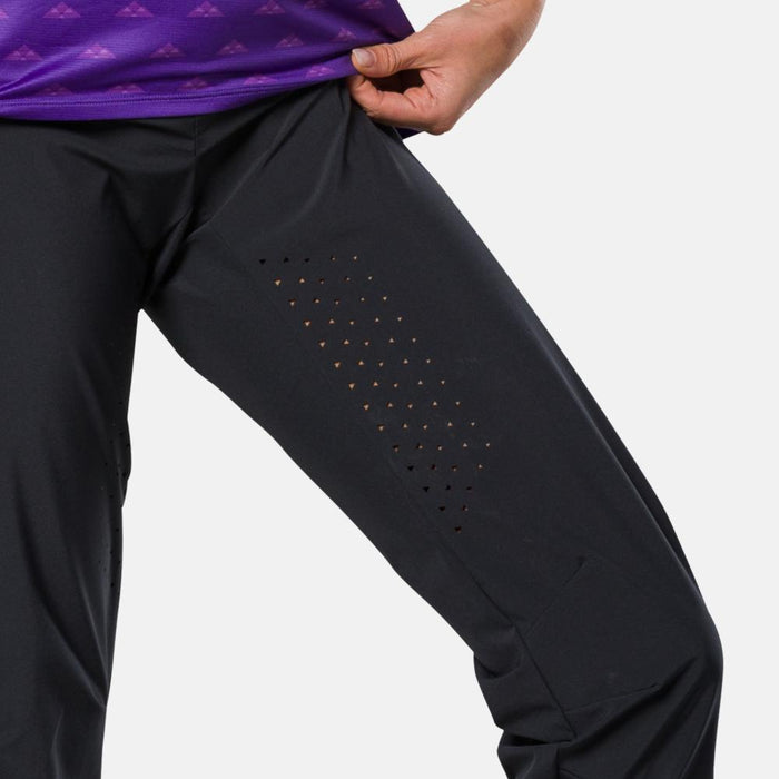 color:BLACK||view:SKU Image Detail||gender:Women||seo:W SUMMIT PANT