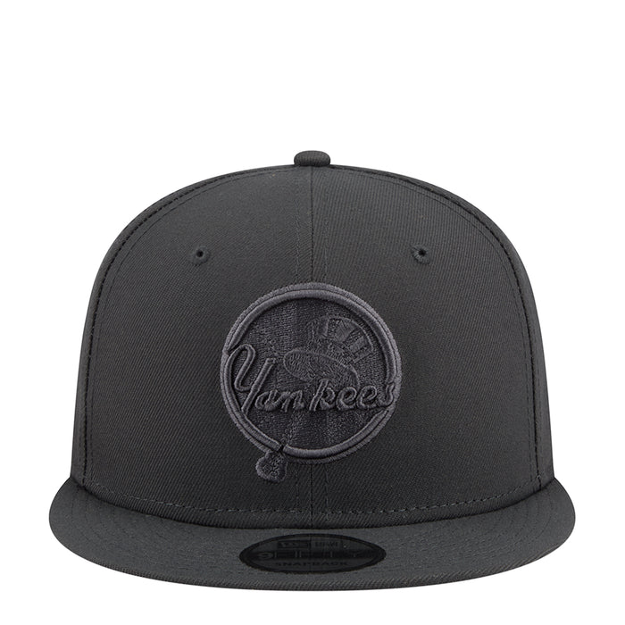 Dark charcoal Yankees logo snapback cap with tonal embroidery